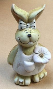 Hasenfrau mit Blume